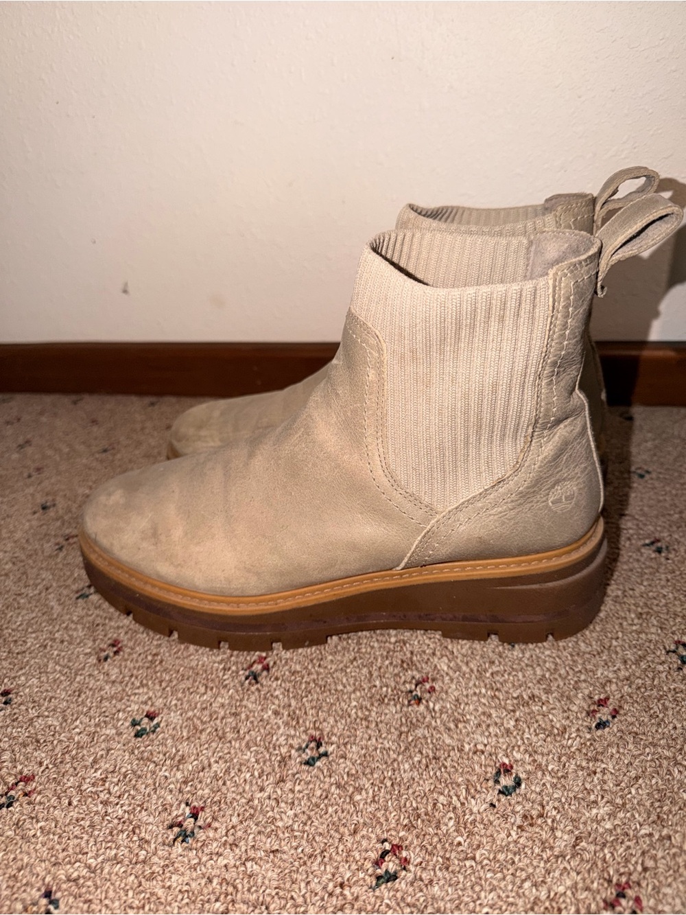Timberland Women's Light Beige Chelsea Lug Boot